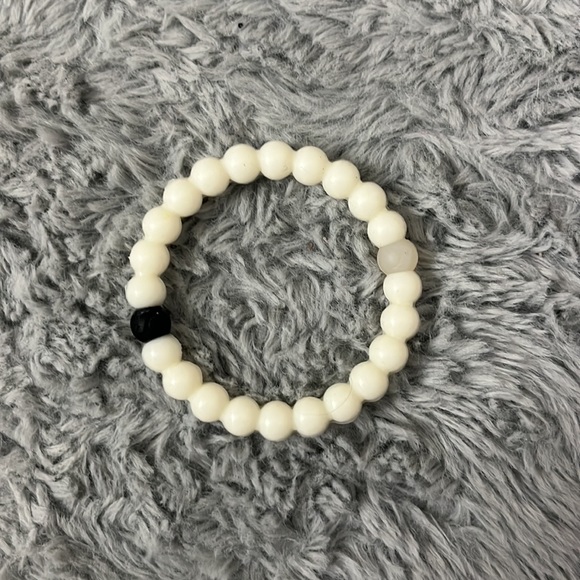 4 Lokai bracelets - Picture 4 of 6
